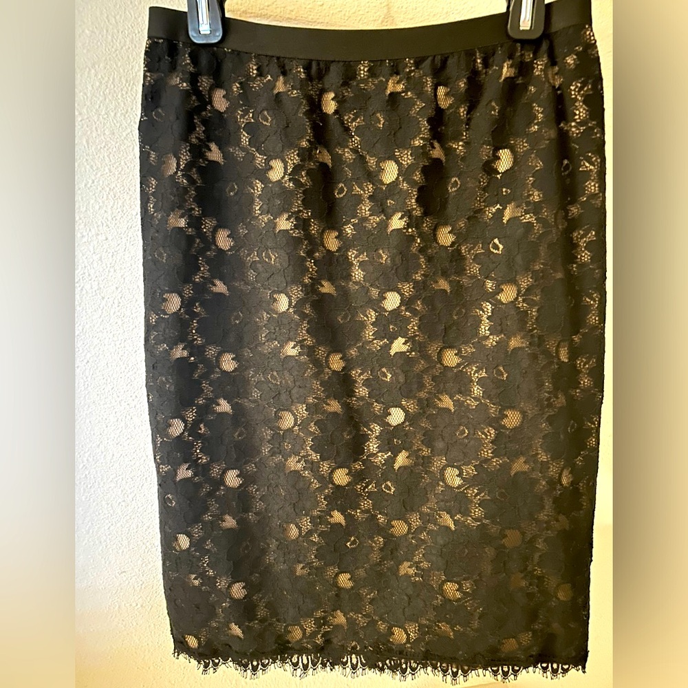 BCBG MAXAZRIA BESS Black Lace Nude Lining Knee Length Pencil Skirt Sz Medium